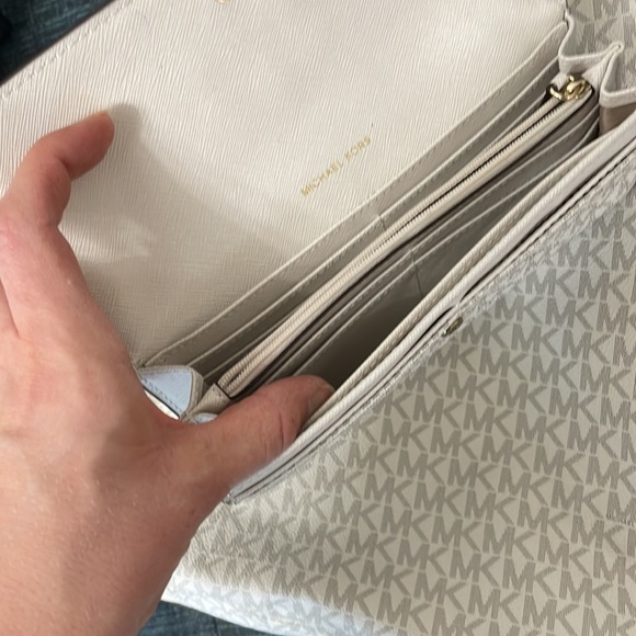 Michael Kors bag and wallet - Picture 9 of 9